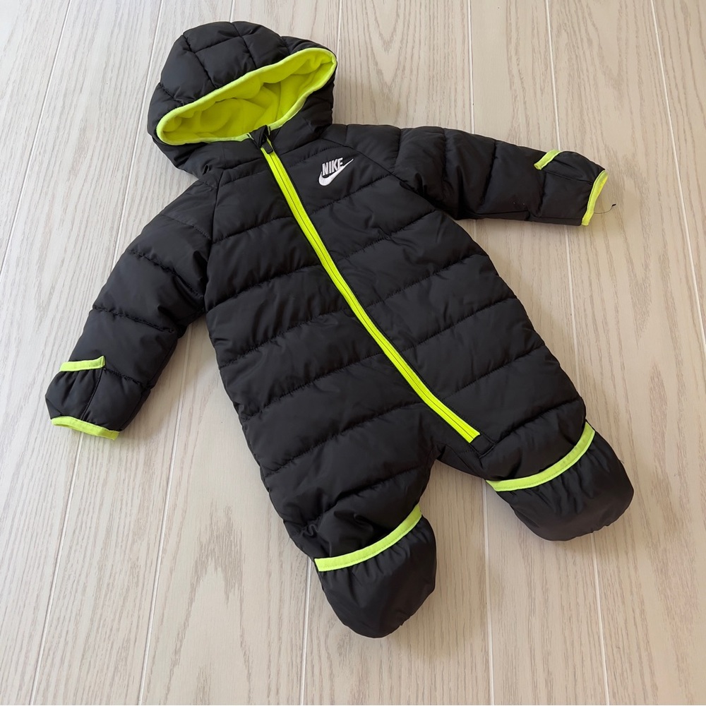 NWOT Nike black snowsuit